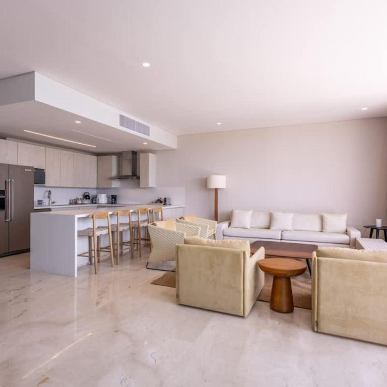 Stunning Sea Views from 3BR Penthouse F3 - Three-Bedroom Apartment with Ocean View - 1