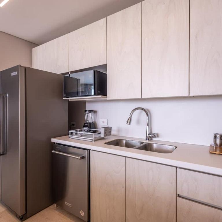 Stunning Sea Views from 3BR Penthouse F3 - Three-Bedroom Apartment with Ocean View - 4