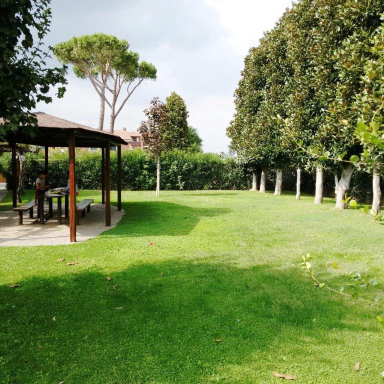 Pit stop in Villa nel Verde a Roma-Aeroporto di Ciampino - Villa con vistas al jardín - 1