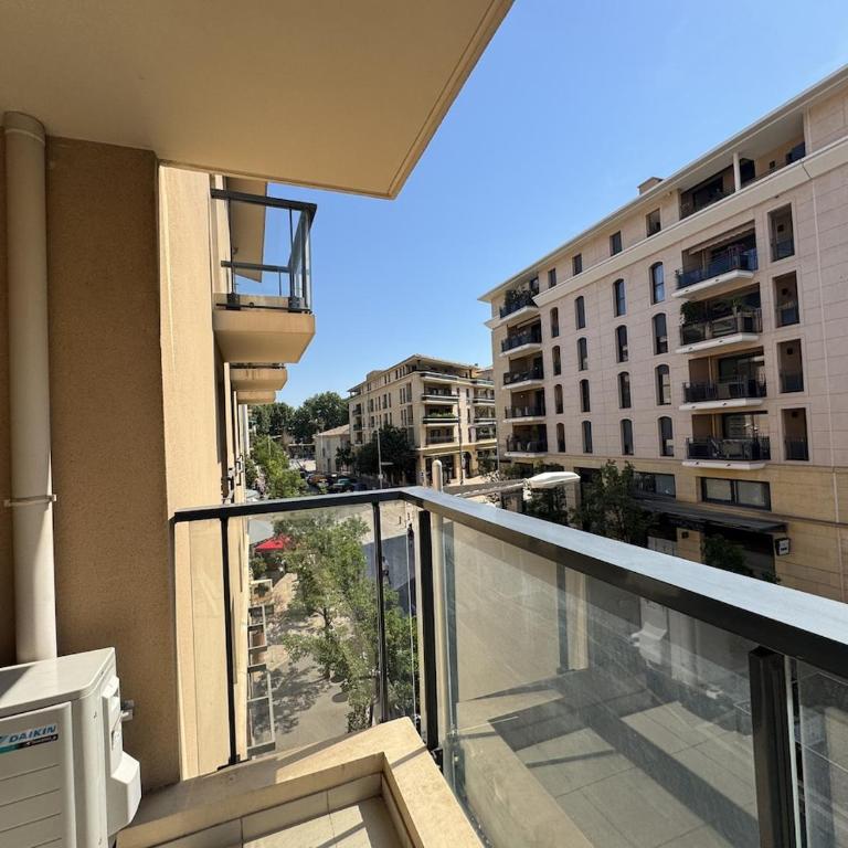 Charming Designer Apartment in City Center with AC & Wi-Fi - Apartamento de 1 dormitorio con vistas a la ciudad - 3