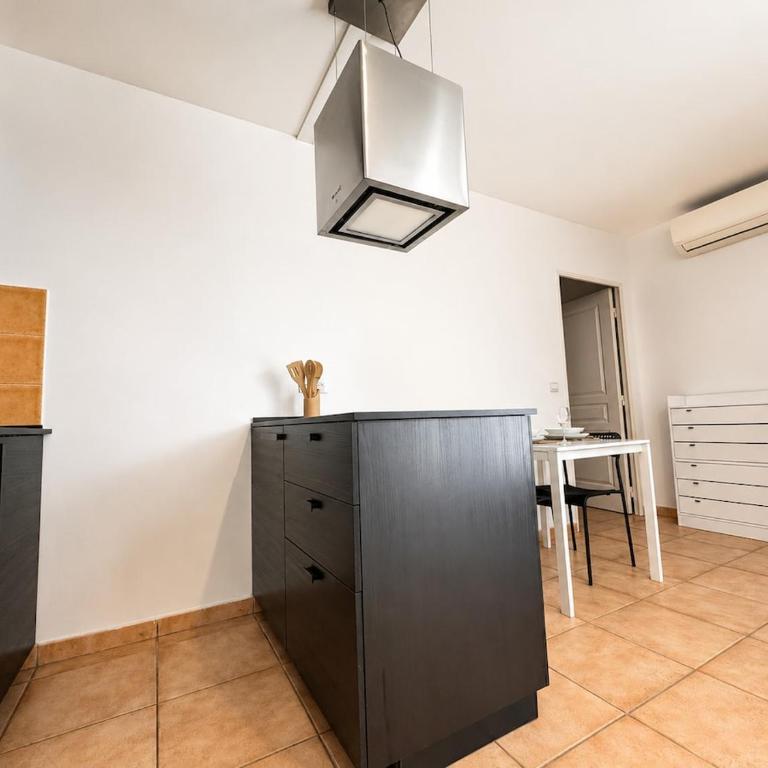 Charming Designer Apartment in City Center with AC & Wi-Fi - Apartamento de 1 dormitorio con vistas a la ciudad - 10