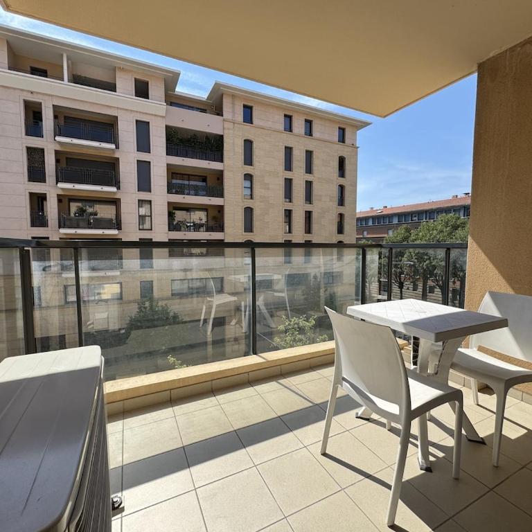 Charming Designer Apartment in City Center with AC & Wi-Fi - Apartamento de 1 dormitorio con vistas a la ciudad - 11