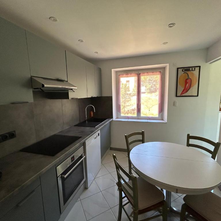 Cosy T2 bis avec 2 balcons cave à skis vélos et parking gratuit - Appartement 1 Chambre - 14