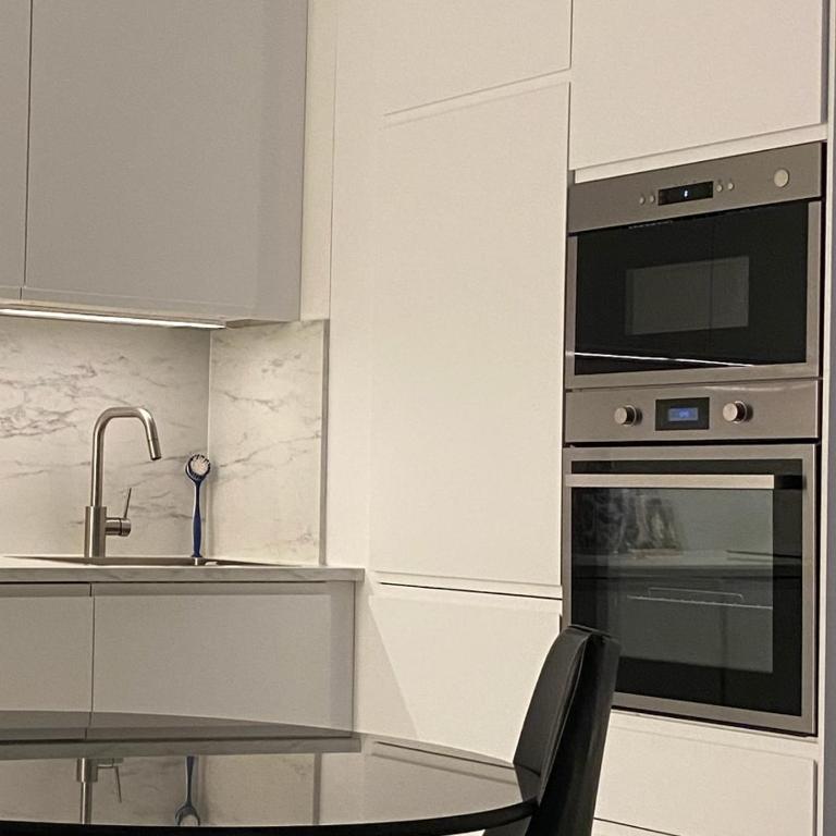 Chic 1-BR with Terrace, AC & Wi-Fi - Apartment mit 1 Schlafzimmer - 2