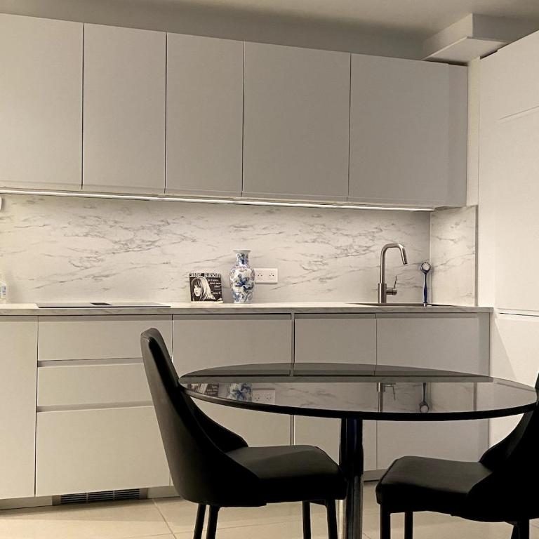 Chic 1-BR with Terrace, AC & Wi-Fi - Apartment mit 1 Schlafzimmer - 20