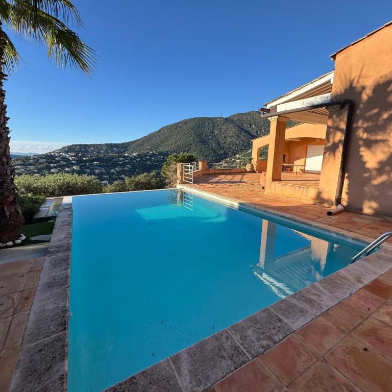 Beautiful villa with 180-degree sea views! - Villa - 3