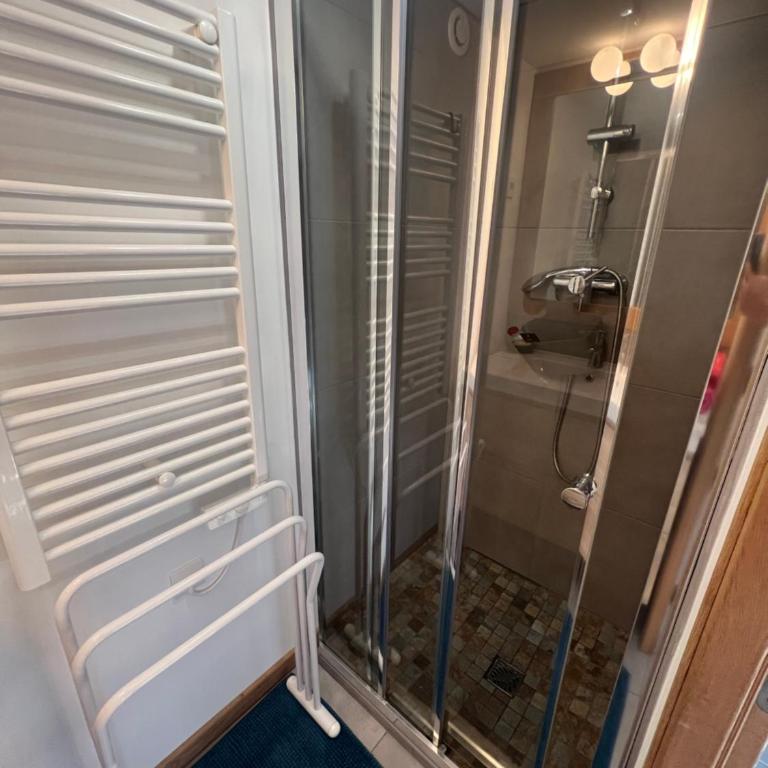 Les Angères - Chambre Double avec Salle de Bains Privative - 7