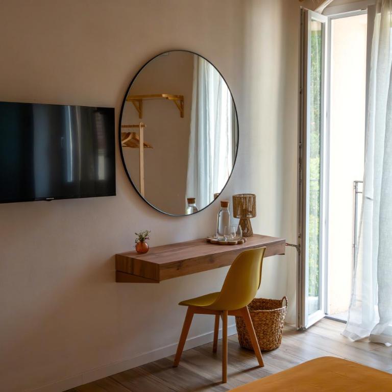 Barzy Urban Country House - Camera Matrimoniale con Vista Giardino - 4