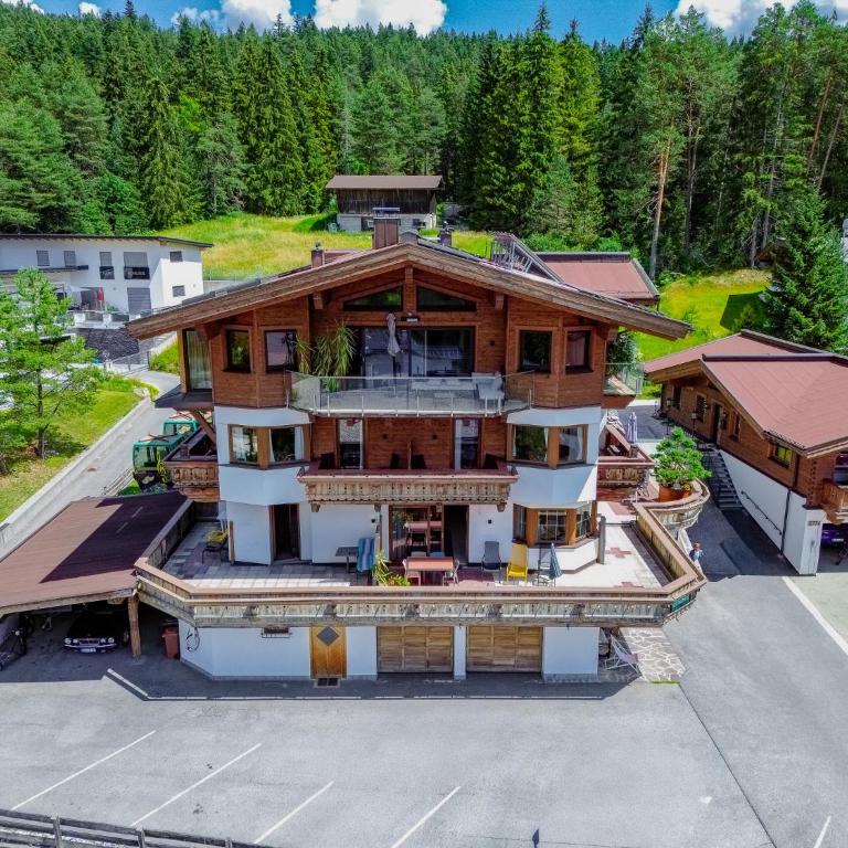 Schickster Sky Lodge und Chalet Rossi - Apartment mit Blick auf die Berge - 1