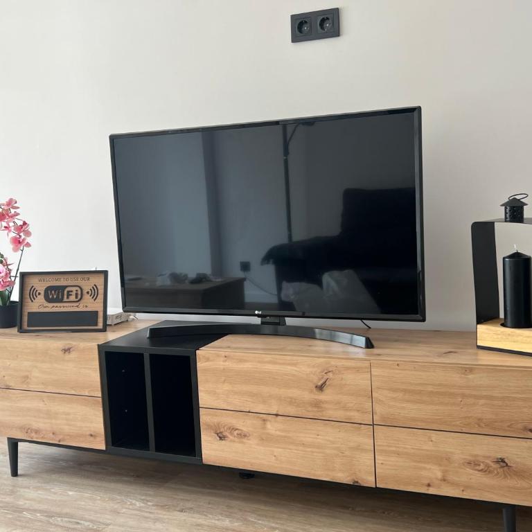 Costa Blanca Escape - Three-Bedroom Apartment with Balcony - 3