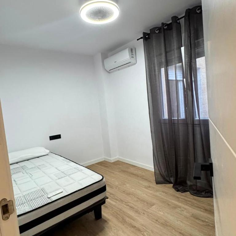 Costa Blanca Escape - Three-Bedroom Apartment with Balcony - 9