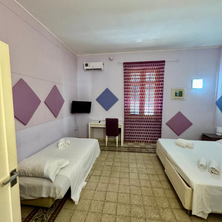 Room 091 - Double Room with Shared Bathroom - 3