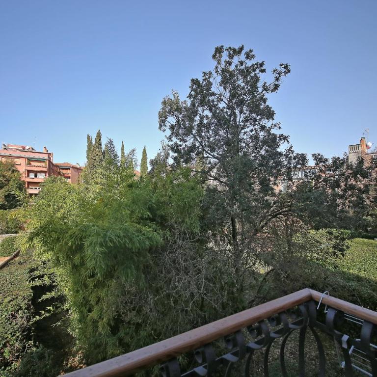 Appartamenti inside Palazzo Foscarini - King Apartment with Balcony - 13