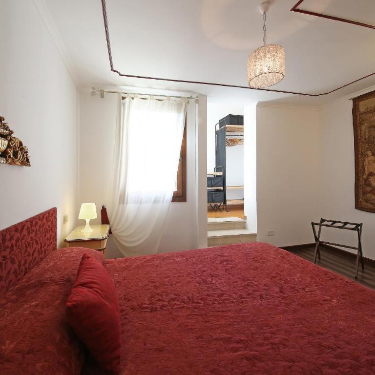 Appartamenti inside Palazzo Foscarini - King Apartment with Balcony - 5