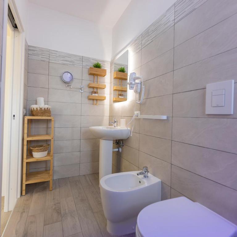 Aurum Nolana Suites - Camera Matrimoniale Deluxe con Balcone - 7
