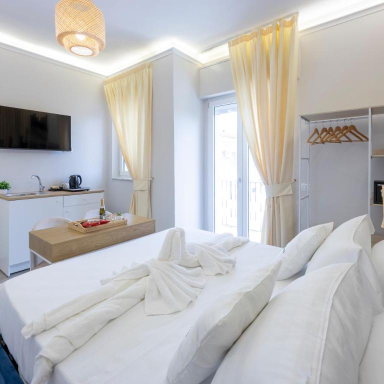 Aurum Nolana Suites - Camera Matrimoniale Deluxe con Balcone - 10
