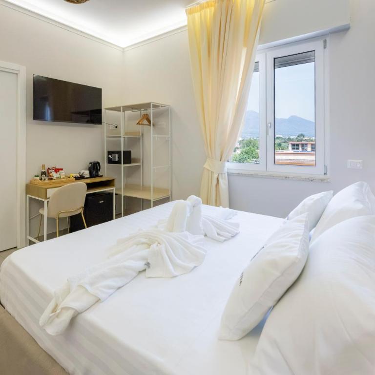 Aurum Nolana Suites - Camera Tripla con Vista Montagna - 5