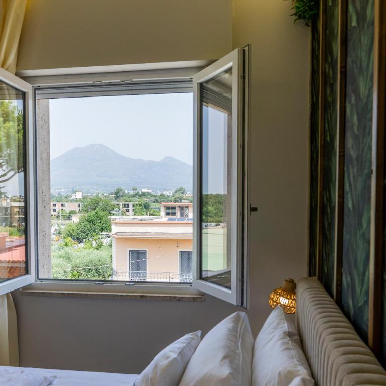 Aurum Nolana Suites - Camera Tripla con Vista Montagna - 21