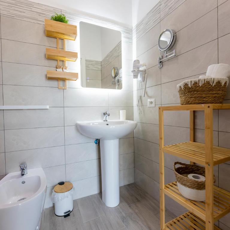 Aurum Nolana Suites - Camera Tripla Executive - 16