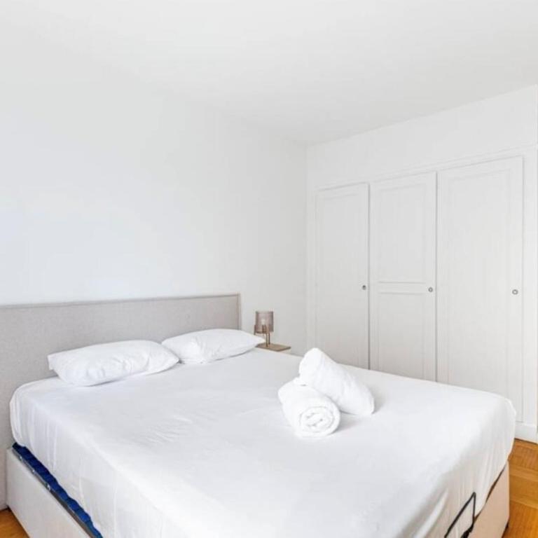 Parisian Luxe 2BR Walk to Arc de Triomphe-Champs - Apartment mit 2 Schlafzimmern - 4