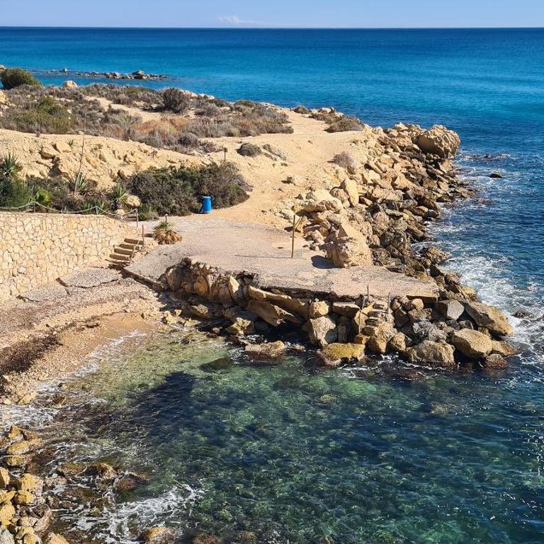 SPACIOUS FRONT-LINE BEACH APARTEMENT, SOUTH FACING, AIRCO, WiFi, AMAZING VIEWS - Apartment mit 3 Schlafzimmern - 6