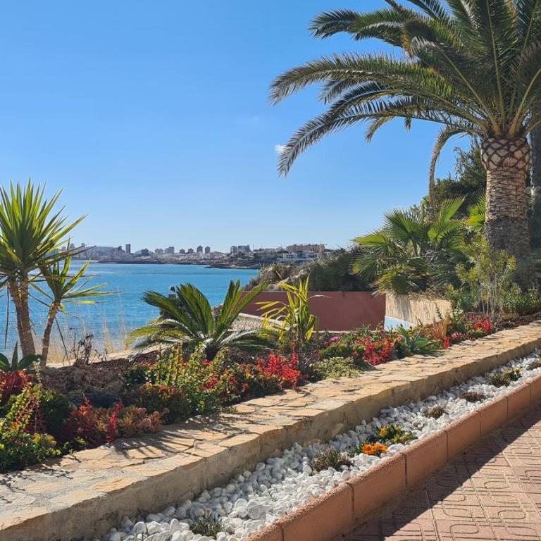 SPACIOUS FRONT-LINE BEACH APARTEMENT, SOUTH FACING, AIRCO, WiFi, AMAZING VIEWS - Apartment mit 3 Schlafzimmern - 11