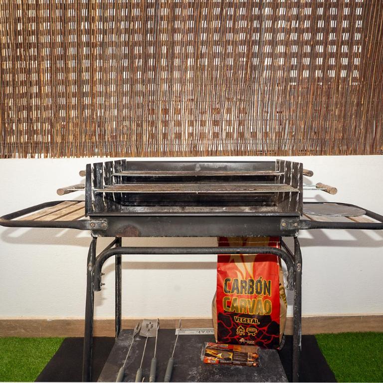 Private Terrace & Rooftop Hot Tub & Sleeps Six - Apartment - 4