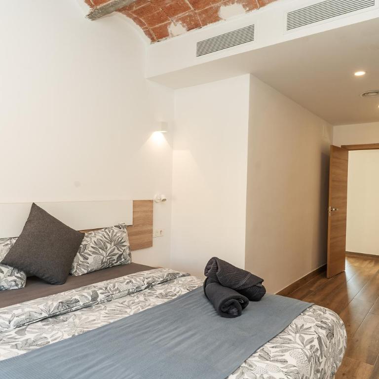 Private Terrace & Rooftop Hot Tub & Sleeps Six - Apartment - 11