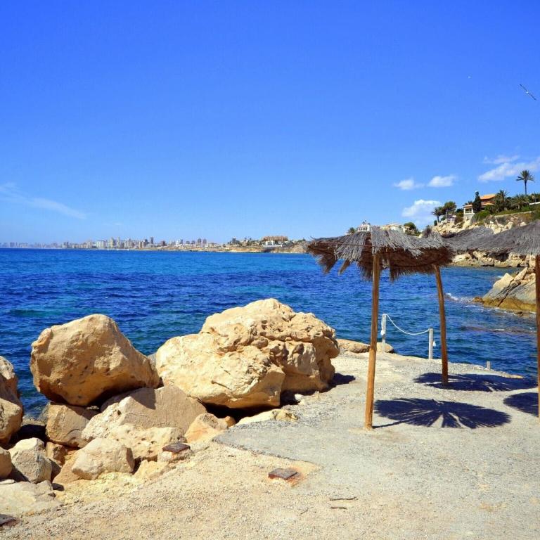 SPACIOUS FRONT-LINE BEACH APARTEMENT, SOUTH FACING, AIRCO, WiFi, AMAZING VIEWS - Apartment mit 3 Schlafzimmern - 24