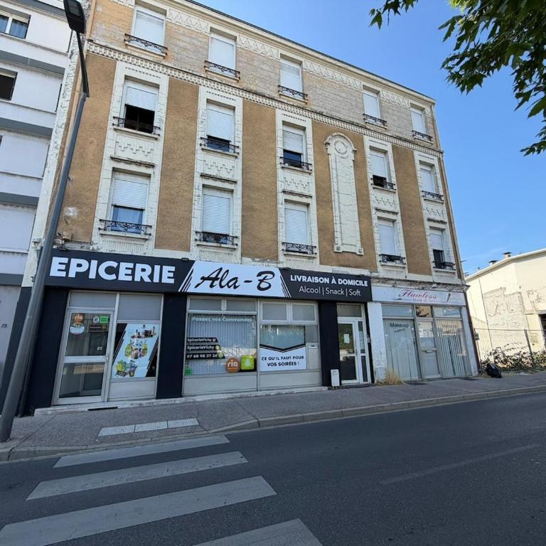 Elegant Renovated 2-Bedroom Apartment Train Station & Downtown Vichy - Apartamento de 2 dormitorios - 13
