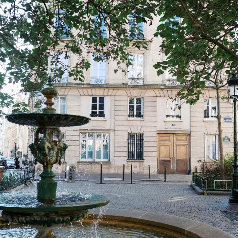 Plaza of Emily in Paris with a view of Pantheon - Two-Bedroom Apartment - 2