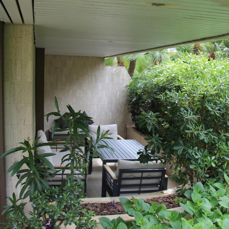 Elegant studio with terrace and lush garden - Appartement 1 Chambre - 29