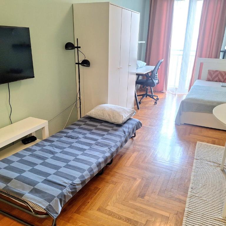 Elegantly Styled Studio l Novi Sad Fair Nearby l Bathtub l Breakfast l Self Check-in - One-Bedroom Apartment - 13