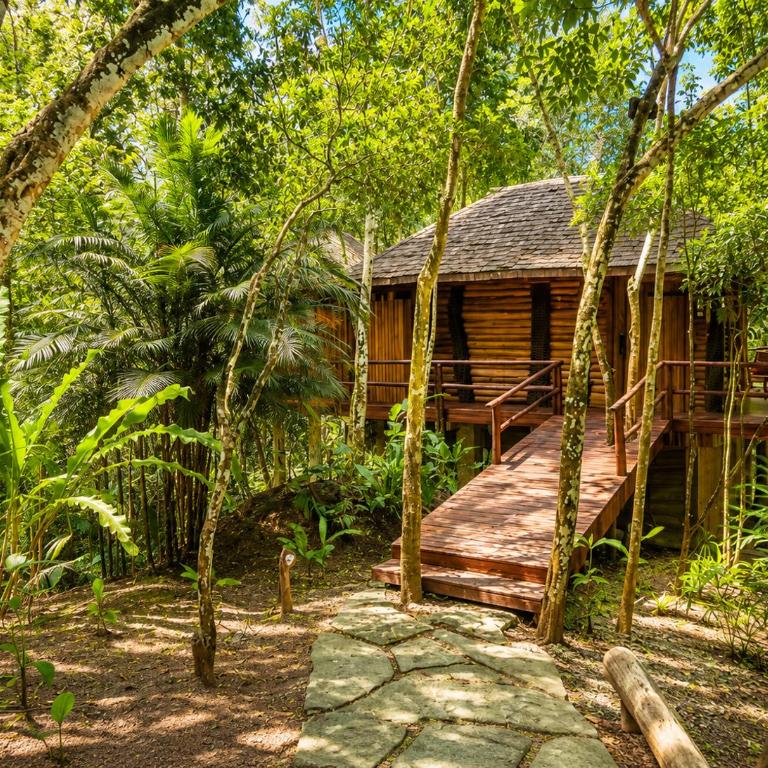 Hotel Boutique Maitta en Doradal Antioquia - Habitación con cama grande y bañera de hidromasaje - 4