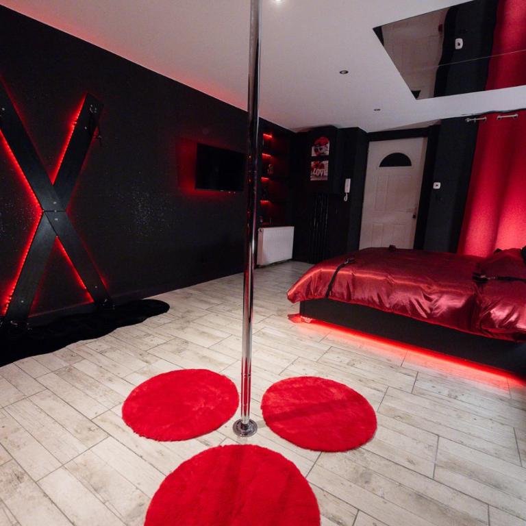 LOVE ROOM - 3 DÉSIRS - Entre Passion, Tentation et Évasion - Appartamento con 1 Camera da Letto - 3