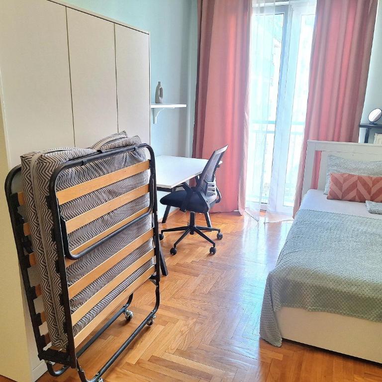 Elegantly Styled Studio l Novi Sad Fair Nearby l Bathtub l Breakfast l Self Check-in - One-Bedroom Apartment - 14