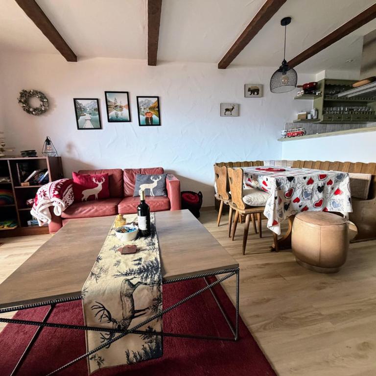 LOVErbier with pool in building, steps to Place Central - Appartement 2 Chambres - 54