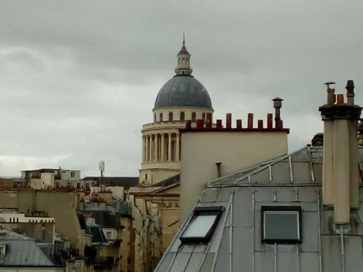 Place MAUBER Joli Studio équipé Vue tout Paris Calme Lumineux AC Ascenseur - Appartement 1 Chambre - 2