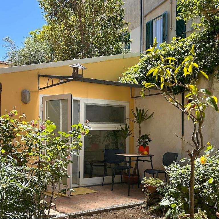 Garden studio in Livorno old town by sea & ferry - One-Bedroom Apartment - 1