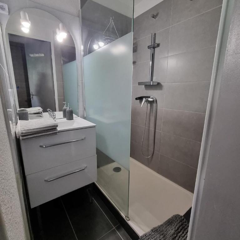 "Le Liberty" Appartement calme et cosy avec vue piscine et montagnes - Appartamento con 1 Camera da Letto - 8