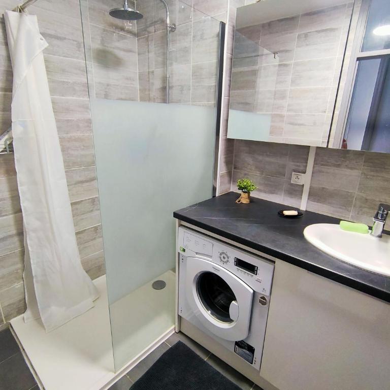 Appartement T3 face mer, central et plage parking 6ARAX - Appartement 2 Chambres avec Balcon et Vue sur la Mer - 9