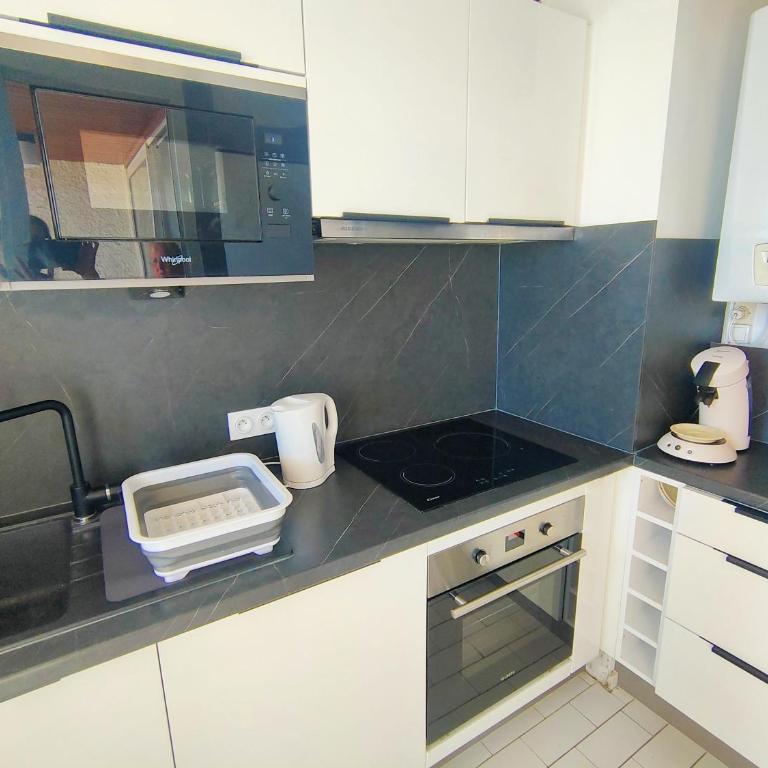 Appartement T3 face mer, central et plage parking 6ARAX - Appartement 2 Chambres avec Balcon et Vue sur la Mer - 7