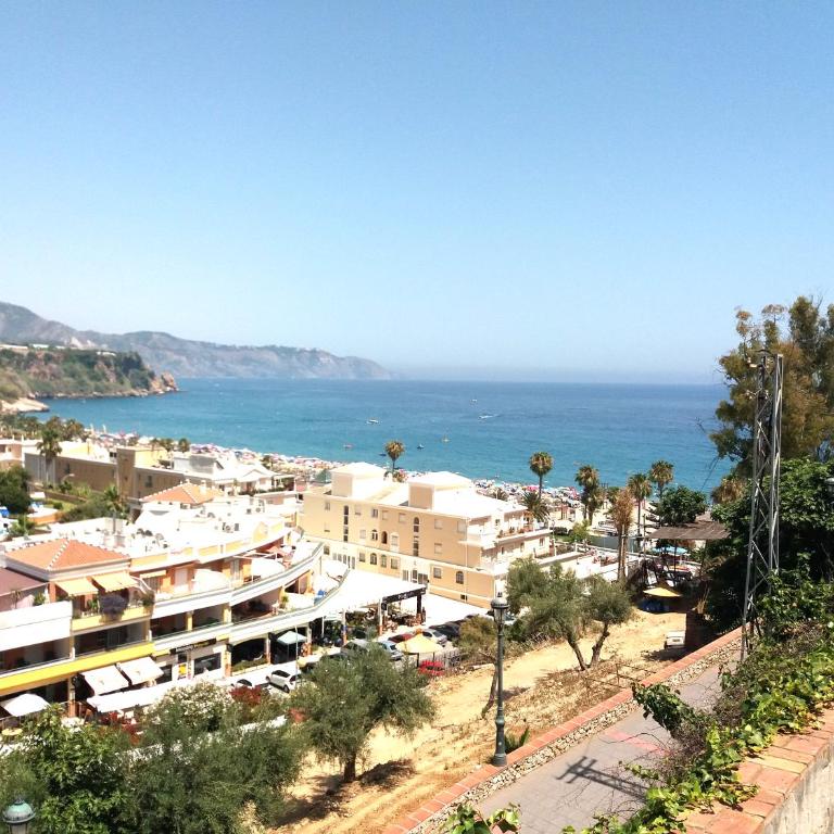 SPACIOUS FLAT 100M FROM BEACH-NERJA-Spain - Apartamento - 65