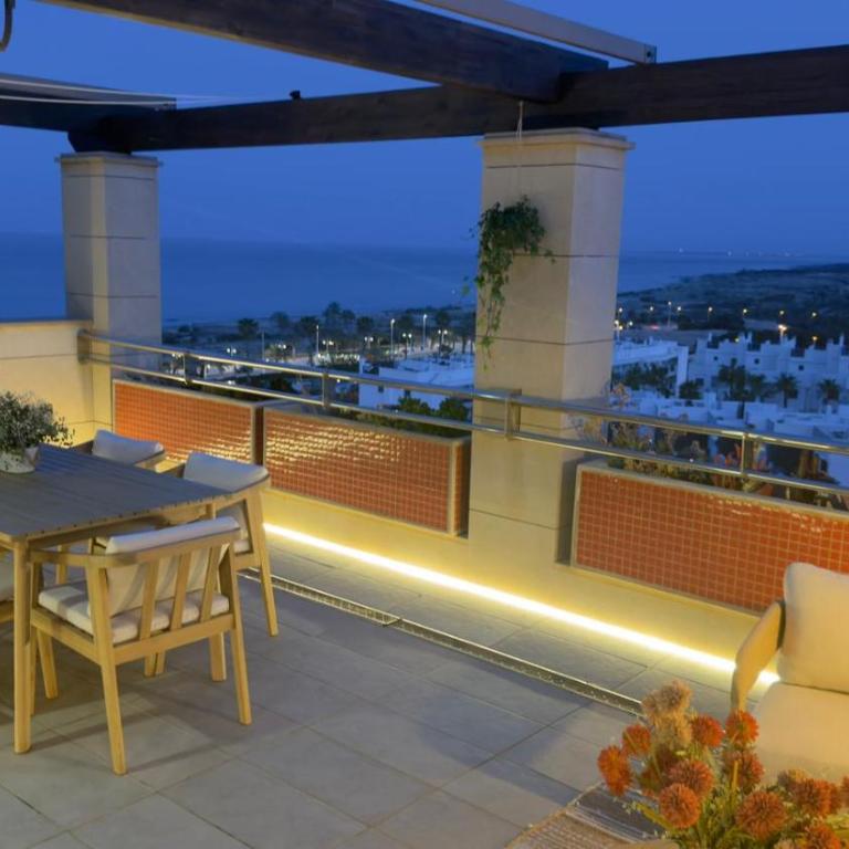Atico Nuevo Piscina Infinita 8 min Aeropuerto - Two-Bedroom Apartment - 36