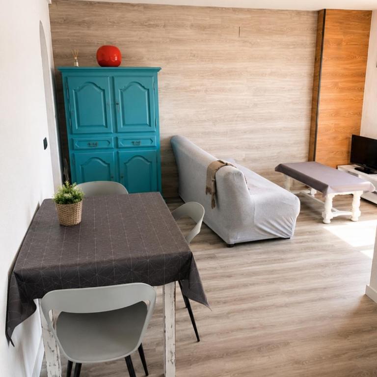 Modern apartment with canal views in Empuriabrava - Terrace & WiFi - Apartment mit 1 Schlafzimmer - 3