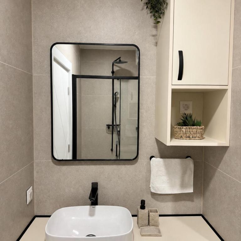 Wild Beauty Premium Apartment - Deluxe One-Bedroom Apartment with Garden View - 14