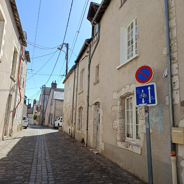 Escale tranquille en bord de Loire, joli cocon rénové, bien situé, fauteuil massant - Appartement 1 Chambre - 14