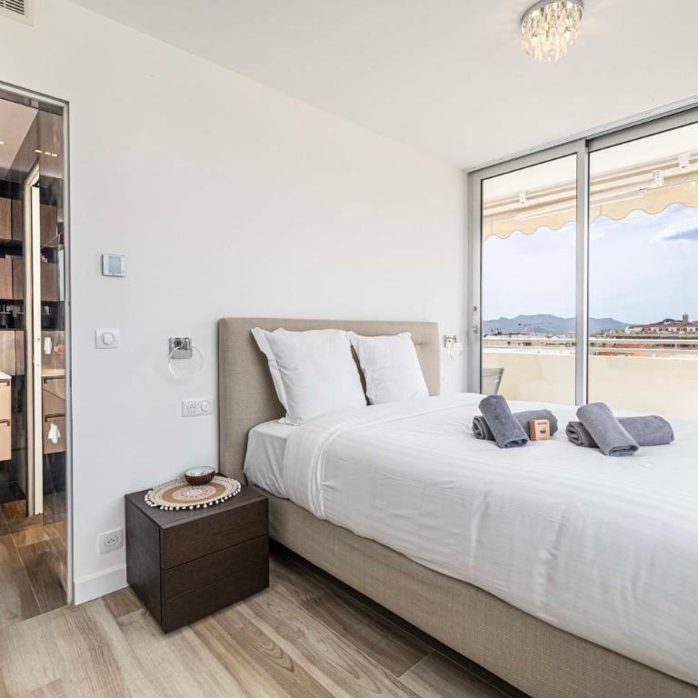 45 CROISETTE - Luxurious 3-bedroom Croisette terrace and sea view - Appartement 3 Chambres avec Vue sur le Port - 11