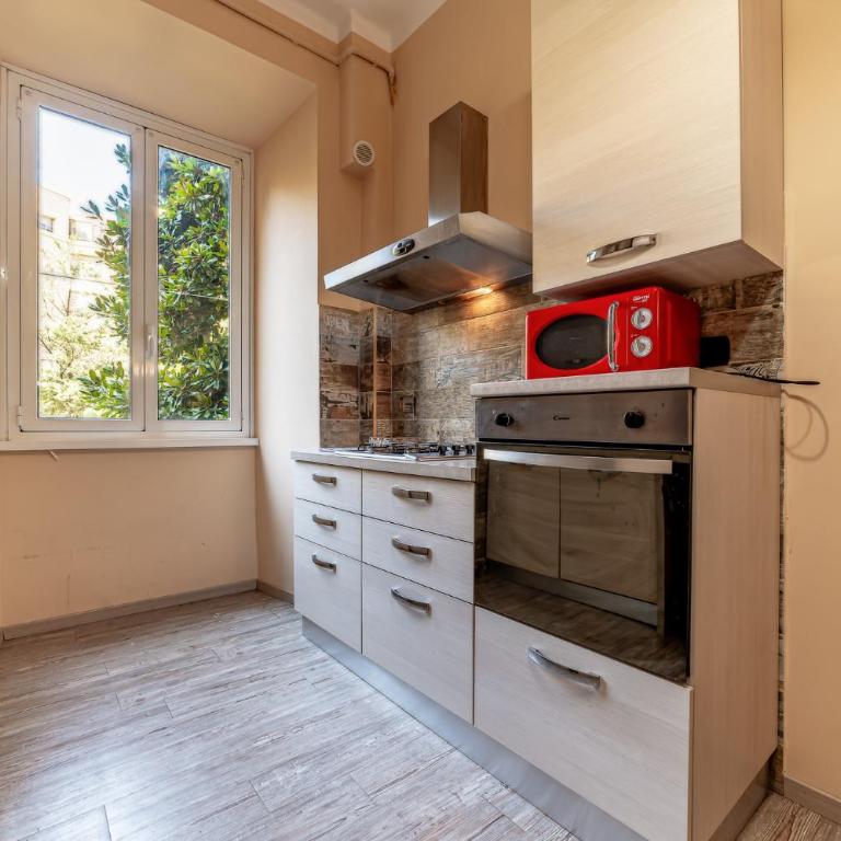 Claudio Flat - Metro Re di Roma & Wi-Fi - Appartamento Deluxe con 4 Camere da Letto - 3