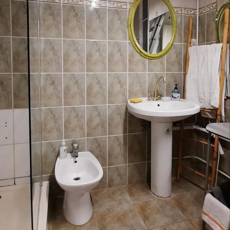 très grande chambre climatisée plein centre Nice avec balcon - Chambre Double avec Salle de Bains Commune - 3